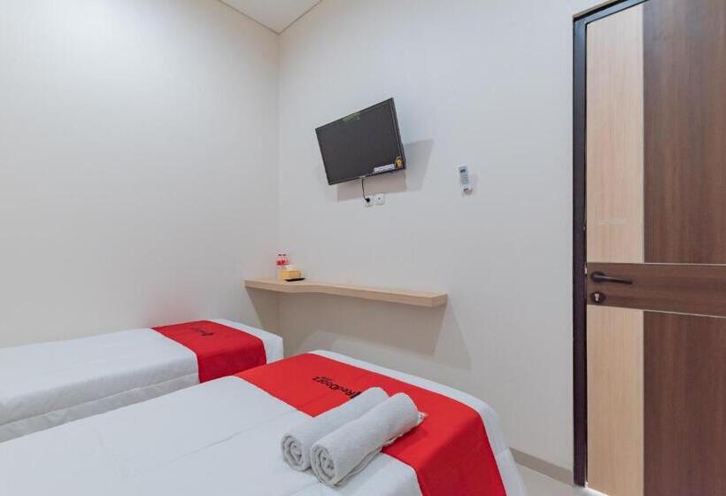 Номер Deluxe, Reddoorz Near Csb Mall Cirebon