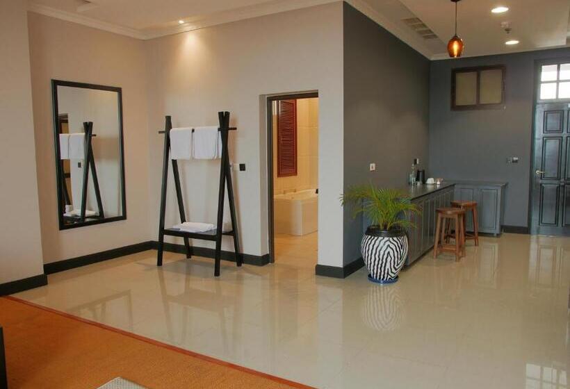 اتاق لوکس, Sanna Boutique