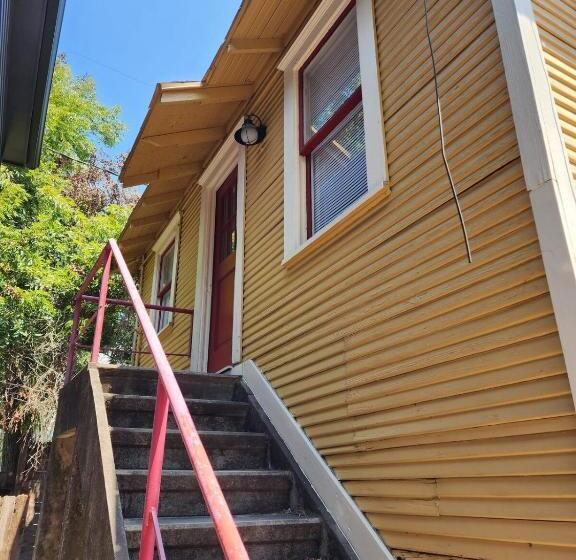 דירת חדר, Cute & Quiet Garage Apt Home