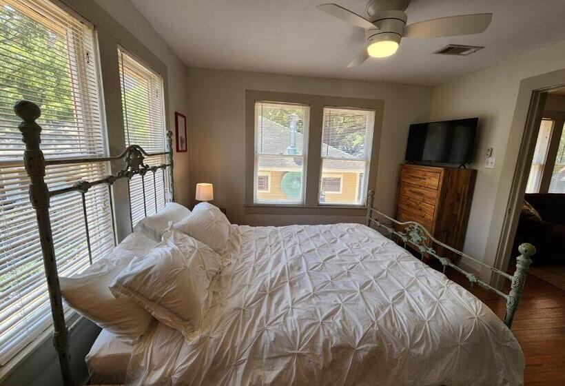 דירת חדר, Cute & Quiet Garage Apt Home