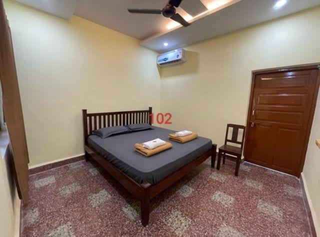Трехместный Номер Стандарт с Балконом, Dhruv Guest House