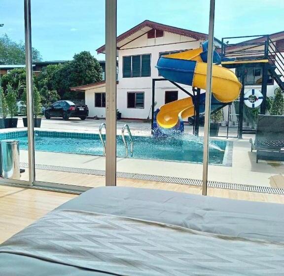 سوئیت با تخت بزرگ, Baan Kraziprak บ้านกระซิบรัก