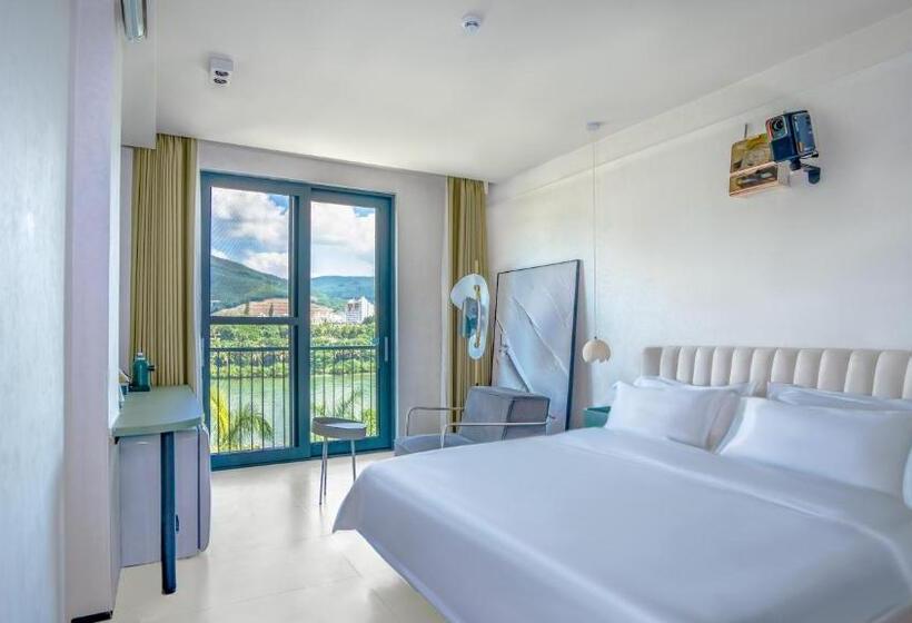 Номер Стандарт с Балконом, Huijian Riverview