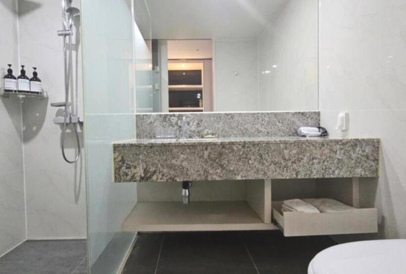 اتاق استاندارد با بالکن, Air City Hotel Corp