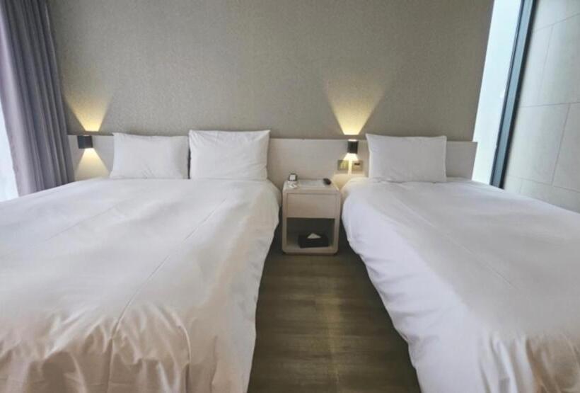 اتاق استاندارد با بالکن, Air City Hotel Corp