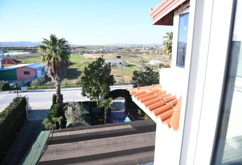 اتاق استاندارد یک نفره, Bardhi