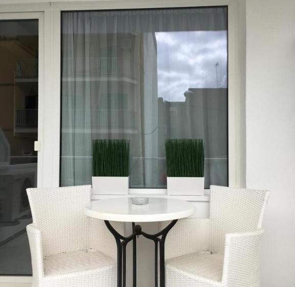 اتاق لوکس, Level Mallorca  Living