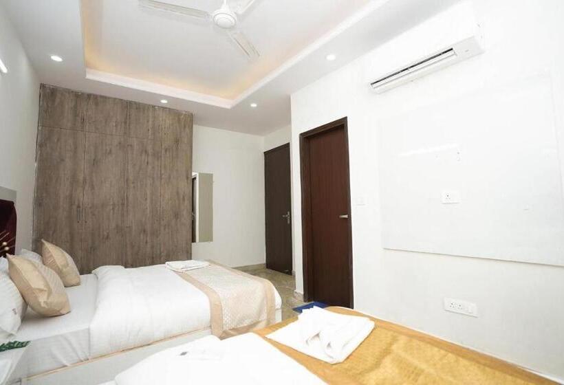 اتاق سوپریور سه تخته, Sarthi Guest House In Jangpura Bhogal Near Nizamuddin Railway Station