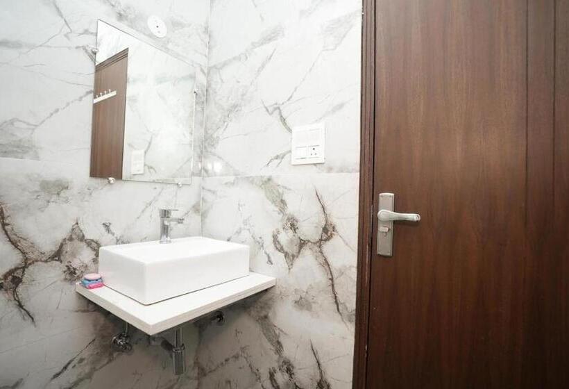 اتاق خانوادگی, Sarthi Guest House In Jangpura Bhogal Near Nizamuddin Railway Station