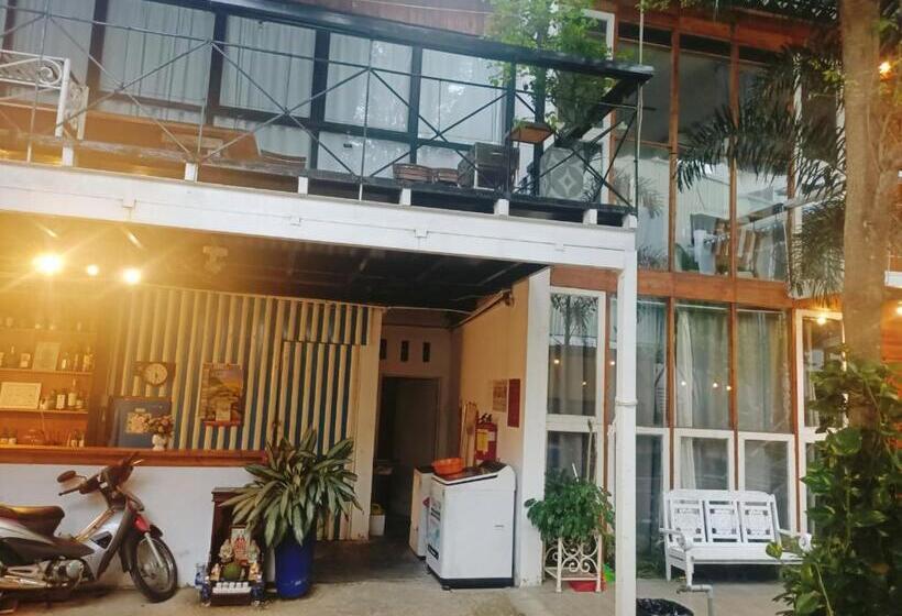 اتاق خانوادگی با چشم‌انداز باغ, A Lamer Home Vũng Tàu