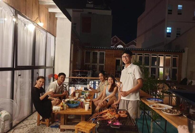 اتاق خانوادگی با چشم‌انداز باغ, A Lamer Home Vũng Tàu