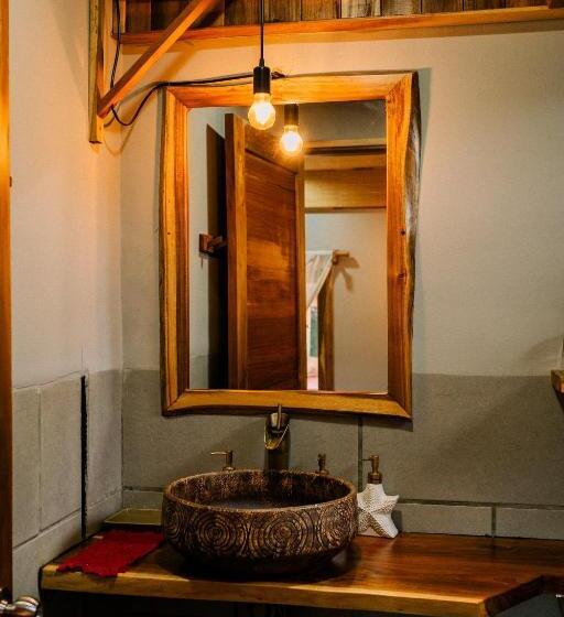 اتاق خانوادگی, Tịnh House Phú Quốc