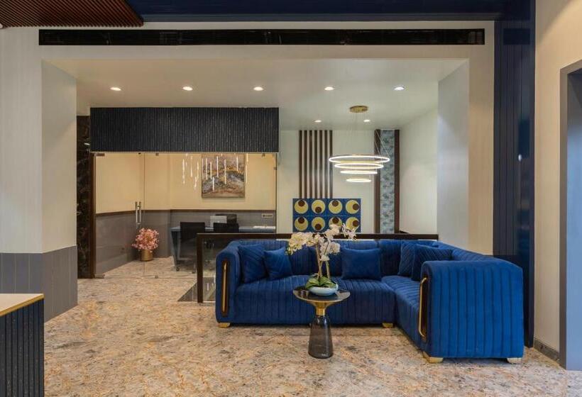 سوییت لوکس, Royal Rawal   Luxury Boutique