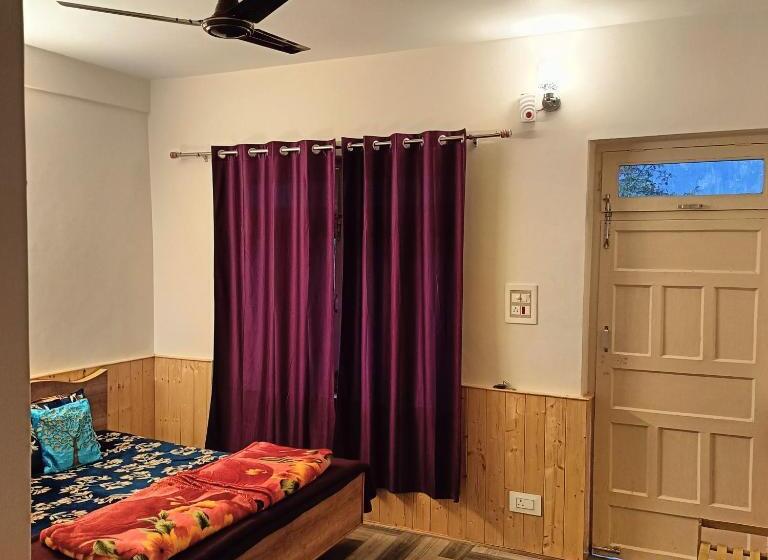 Трехместный Номер Стандарт с Балконом, The Golden Ray S Kasol