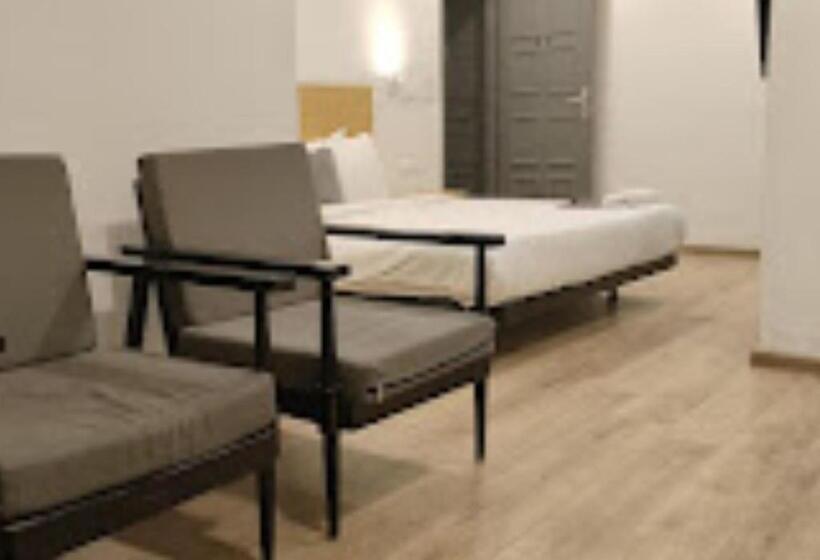 Номер Стандарт Трехместный, Swagstay Hotel Woodlands Nagpur