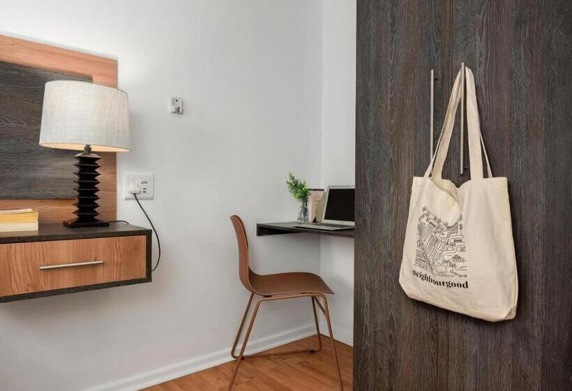 Номер Deluxe, Neighbourgood Ravenscraig