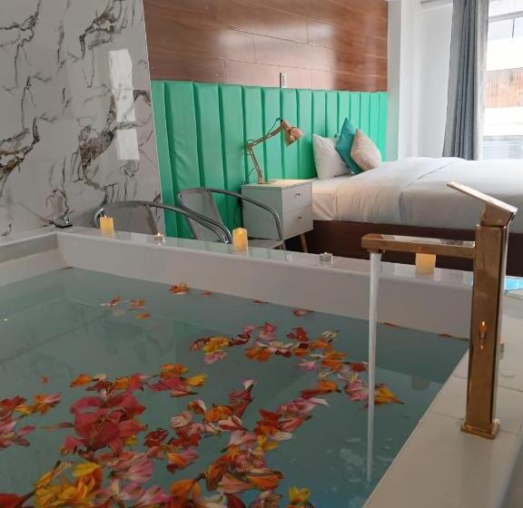 سوئیت جونیور با استخر, Jacuzzi Hotel Cusco
