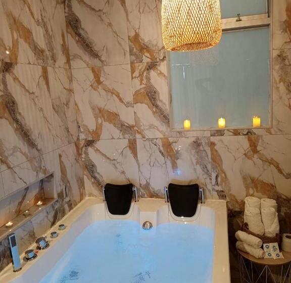 سوئیت با تخت بزرگ, Jacuzzi Hotel Cusco