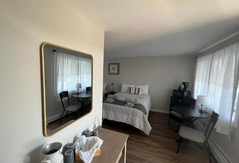 Четырехместный Номер Стандарт, Lincoln House Motel