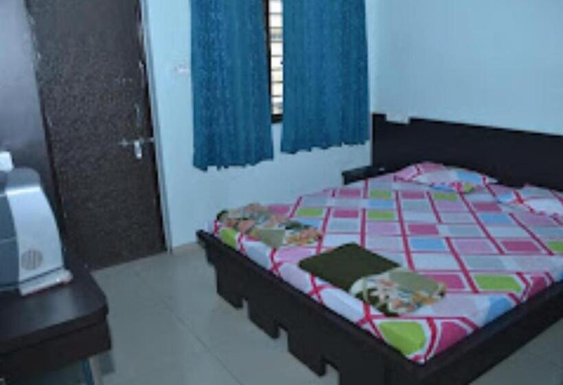 豪华房间, Rajdhani And Guest House Gujarat   Best Family Hotel In Halol Near Pavaghad And Halol Gidc
