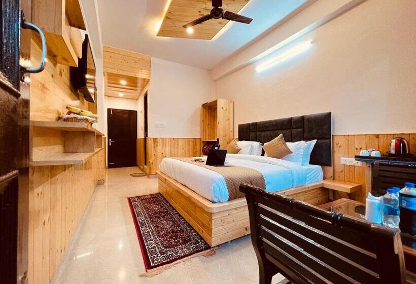 Номер Deluxe с Балконом, The Nest With Open Rooftop Cafe Mecleodganj