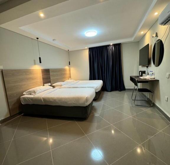اتاق استاندارد سه تخته با چشم‌انداز استخر, Ivory Park Hotel   Safari Waterworld