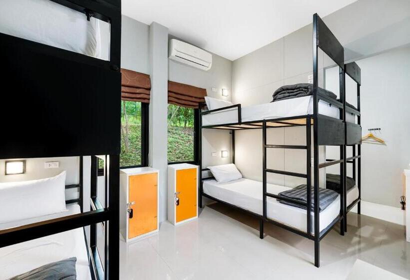 Кровать в Общей Комнате, Chill Inn Samui Hostel And Restaurant
