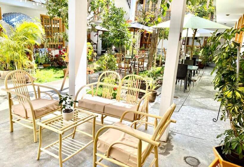 اتاق خانوادگی, Garden House Ica