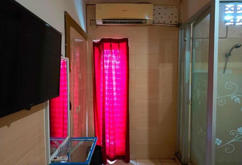 اتاق لوکس با تخت بزرگ, Oyo 93278 Wisma Syariah Lahundape