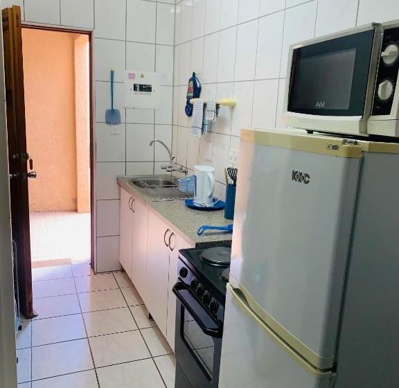 اتاق استاندارد سه نفره, Busa House