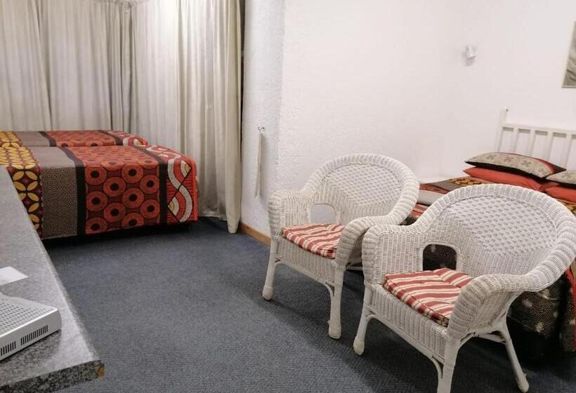 اتاق خانوادگی, Busa House