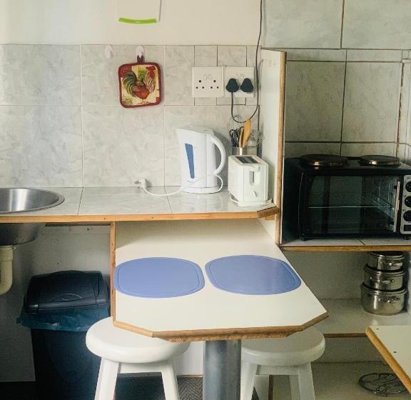 اتاق استاندارد, Busa House