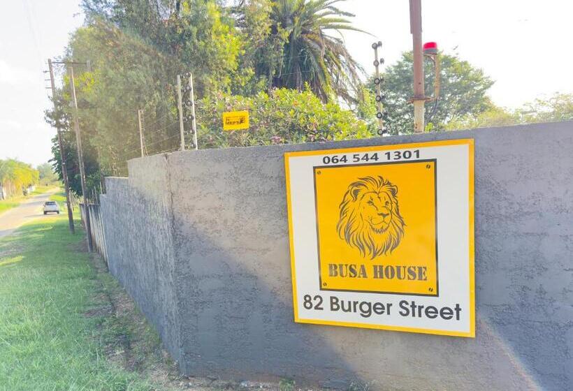 اتاق استاندارد سه نفره, Busa House