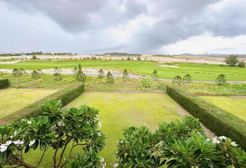 اتاق لوکس با چشم‌انداز باغ, Phoenix Pool Villa Cam Ranh