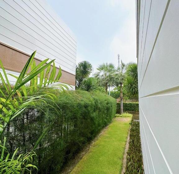 اتاق لوکس با چشم‌انداز باغ, Phoenix Pool Villa Cam Ranh