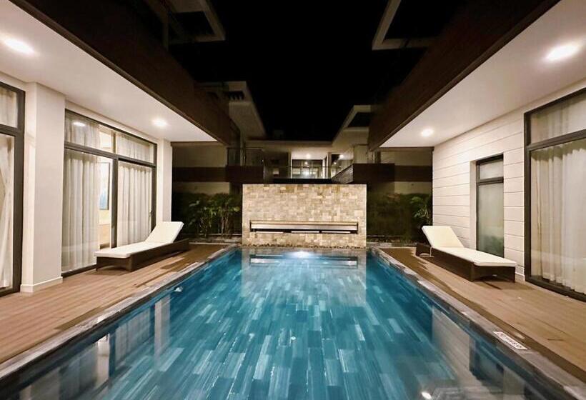 سوییت با چشم‌انداز باغ, Phoenix Pool Villa Cam Ranh