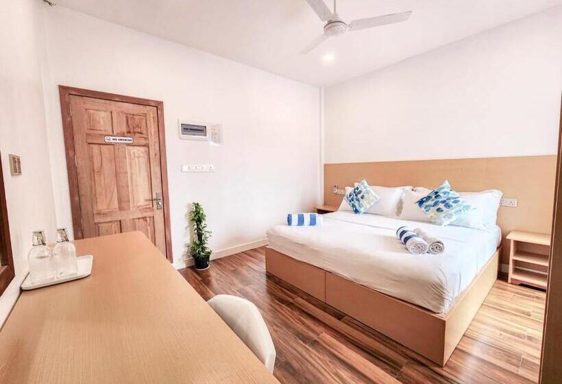 اتاق لوکس با چشم‌انداز شهر, Raalhu Fonu Maldives