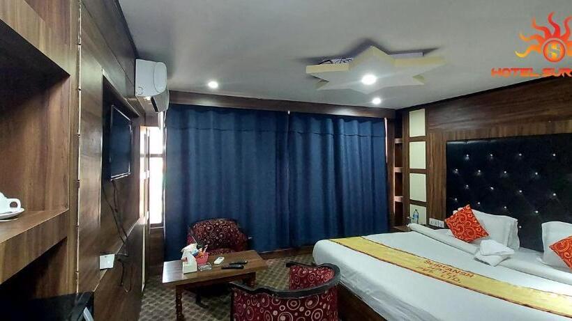 اتاق خانوادگی, Suryansh Pvt Ltd