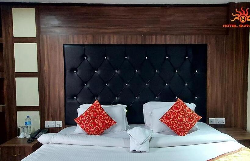 اتاق خانوادگی, Suryansh Pvt Ltd
