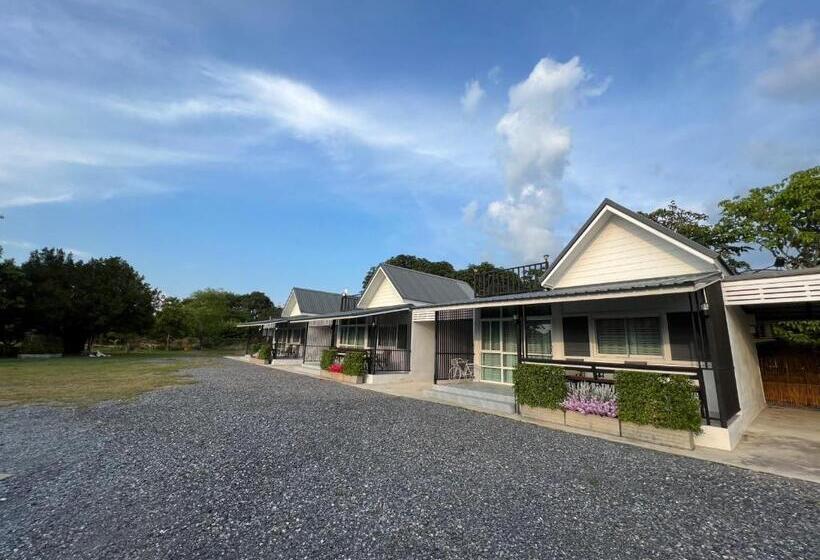 디럭스 룸 킹사이즈 침대, Nuttida Resort ณัฐธิดา รีสอร์ท