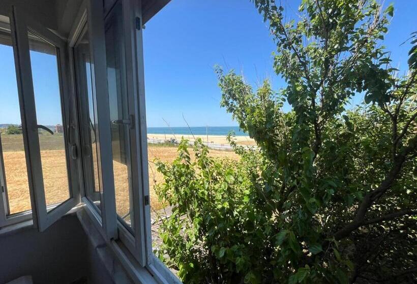 带1个卧室的带海景的公寓, Airport Confort Guest House