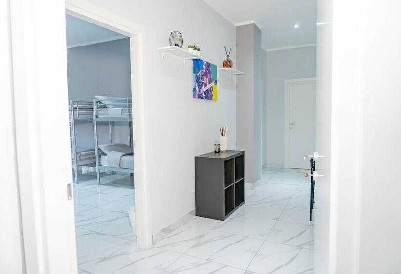 اتاق لوکس, Hostel Partenope