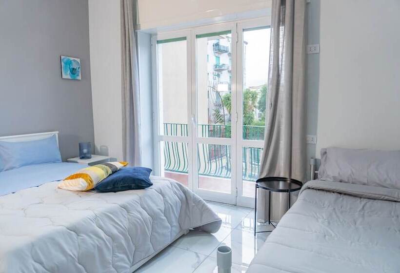 اتاق لوکس, Hostel Partenope