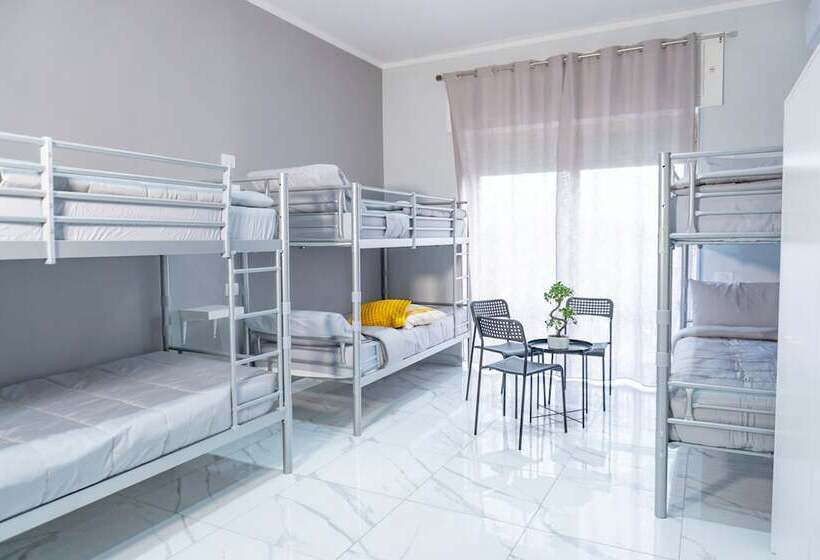 اتاق لوکس, Hostel Partenope