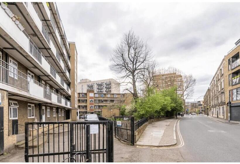 スタンダードルーム, Central London Flat Share