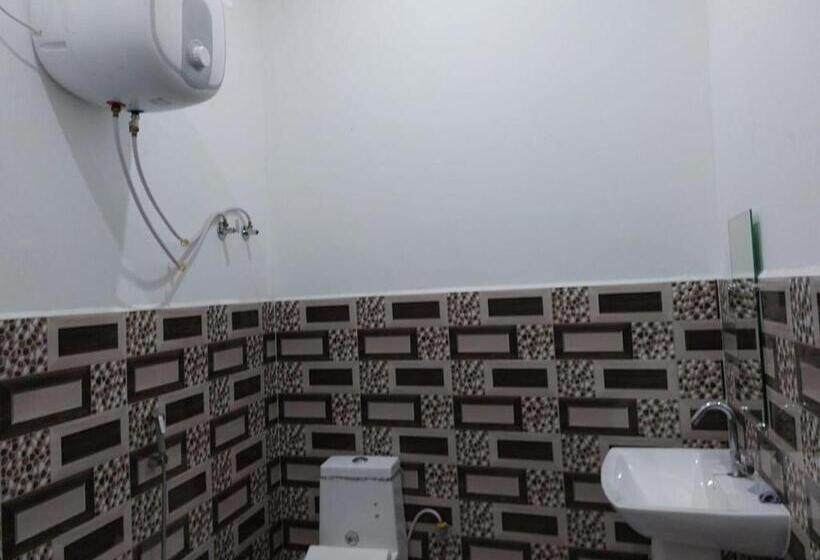 Семейный Номер, Apna Guest House And