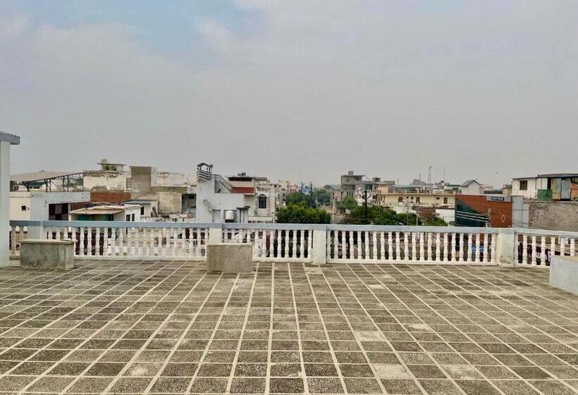 标准间带阳台, Garg Complex Guesthouse