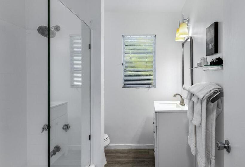 Habitación Deluxe, The Three Fifty Hotel, A Kirkwood Collection