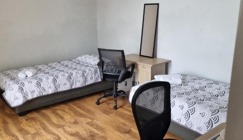 이코노미 룸, 6 Crawford Road, Rondebosch East