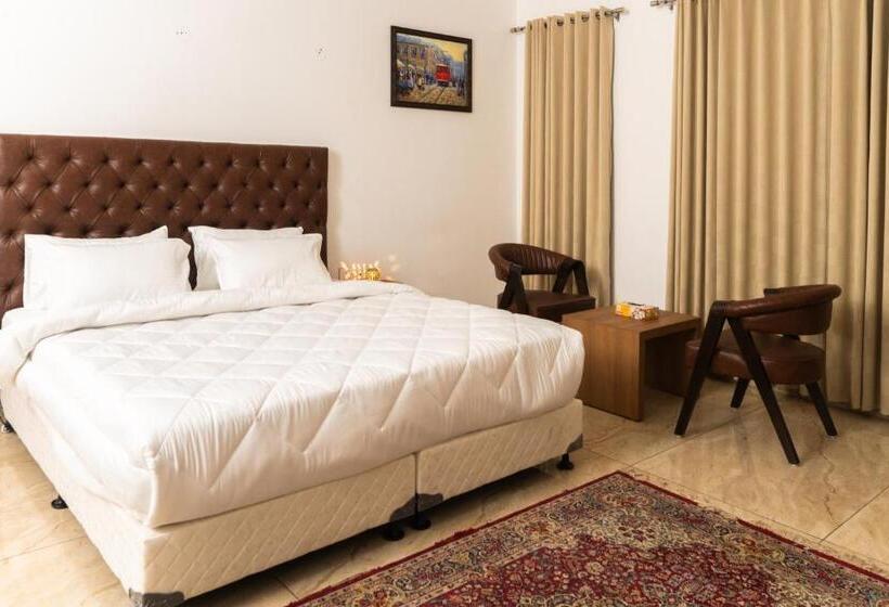 Номер Deluxe Кровать Кинг, The Lodgers Hotel Near India Expo Centre & Mart Greater Noida